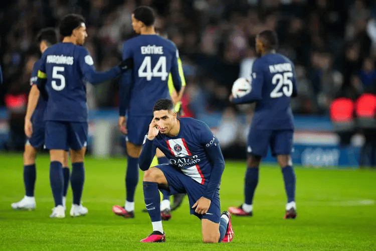 aoa体育娱乐-巴黎圣日耳曼中场大将伤愈复出，球队实力提升的简单介绍