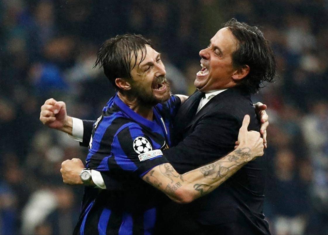 巴萨主场守擒，领锋略胜一筹(巴萨主场守擒,领锋略胜一筹的球员)