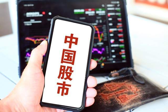 aoa体育新闻-法兰克福主场平局，攻守平衡，全力争取下一场胜利的简单介绍