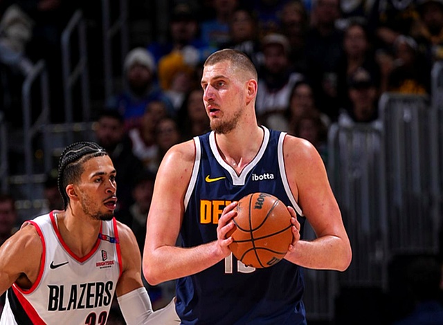 aoa体育教练-争议之战！两队交手，赛场上必将引发一场激烈对抗的简单介绍