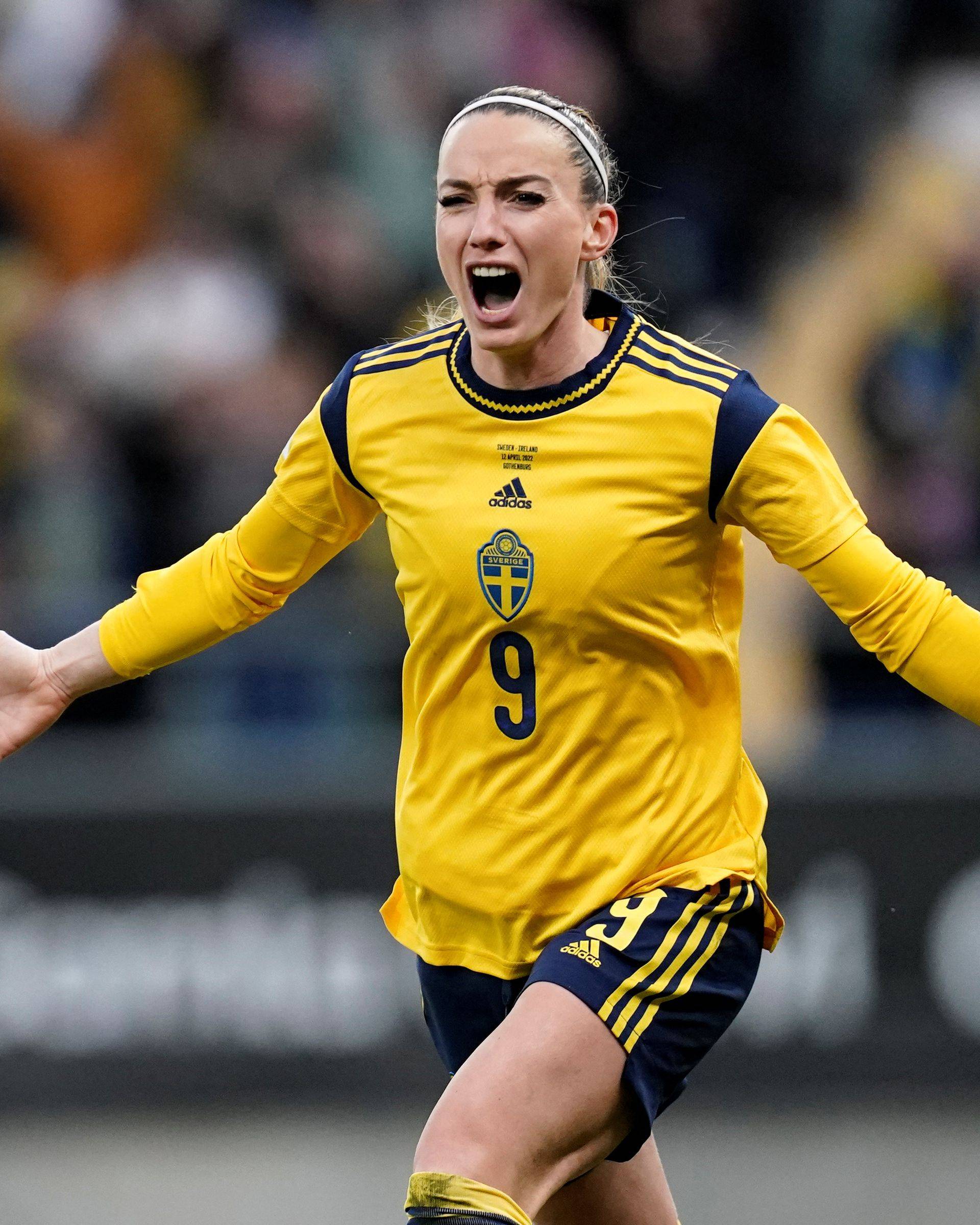 aoa体育直播-德国女足花式表演赢得好评展现实力(德国女足花式表演赢得好评展现实力视频)