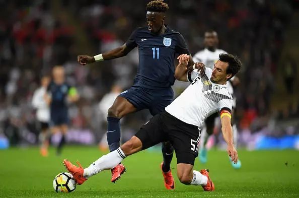 aoa体育直播-包含斯旺西重回胜利轨道，实力稳定巩固保级希望的词条