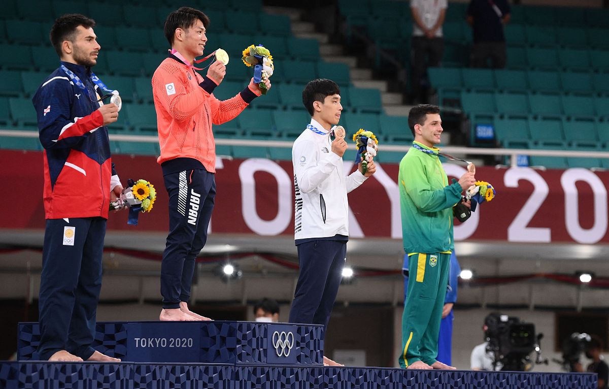 艾斯基得球场一片欢腾，球迷狂欢赛场精彩回放的简单介绍