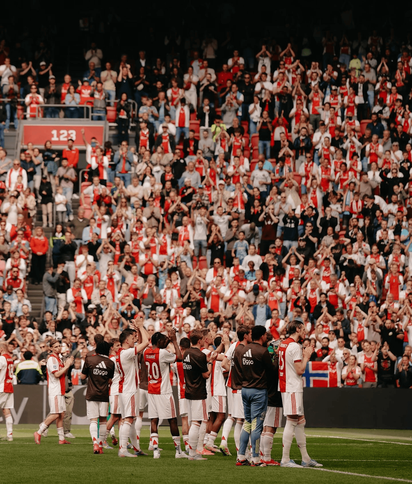 荷甲豪门一战，阿贾克斯对阵PSV