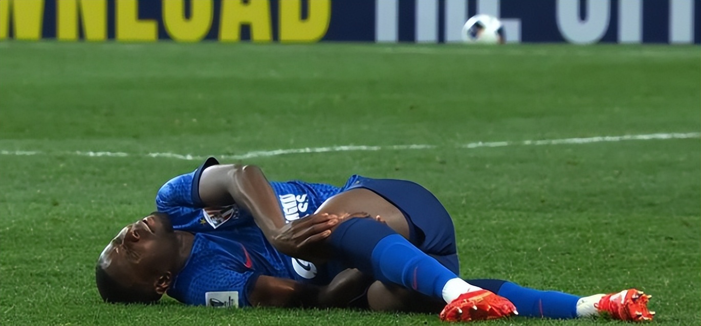 aoa体育直播-意甲比赛中球员意外受伤被换下场