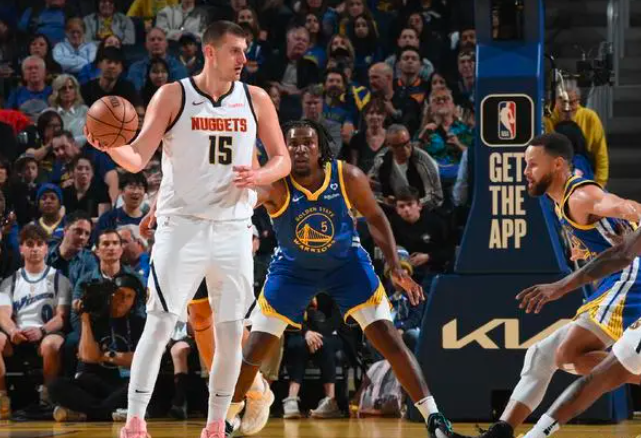 雄鹿客场大胜老鹰，取得关键胜利！