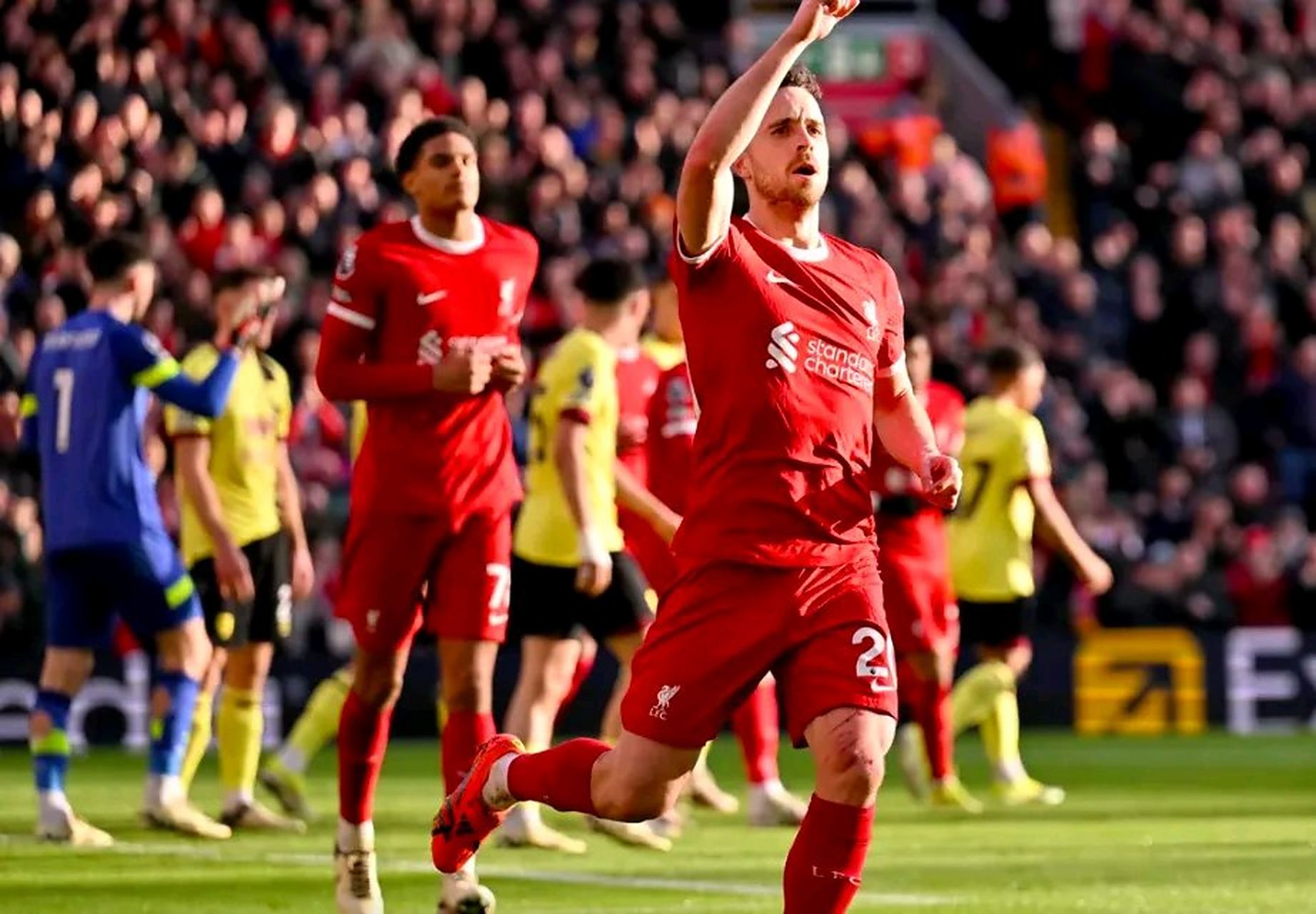 aoa体育培训-利物浦锋线火力强大，英超球队后防难敌