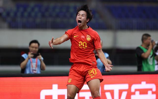 aoa体育娱乐-足球职业生涯展望喜人，更多球员崭露头角的简单介绍