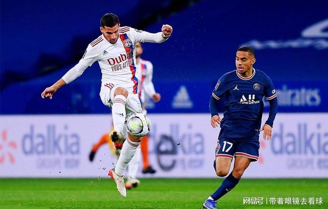 关于里昂将在客场力求取胜对斯特拉斯堡，挑战积分榜第一的信息