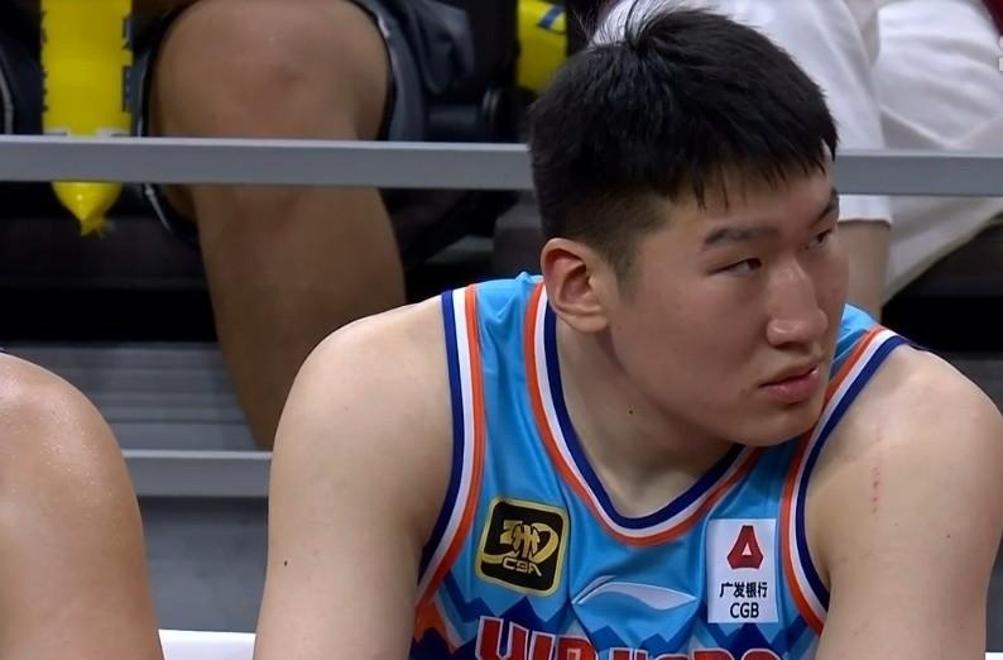 新疆队主帅因病缺席关键比赛 新疆队主帅因病缺席关键比赛