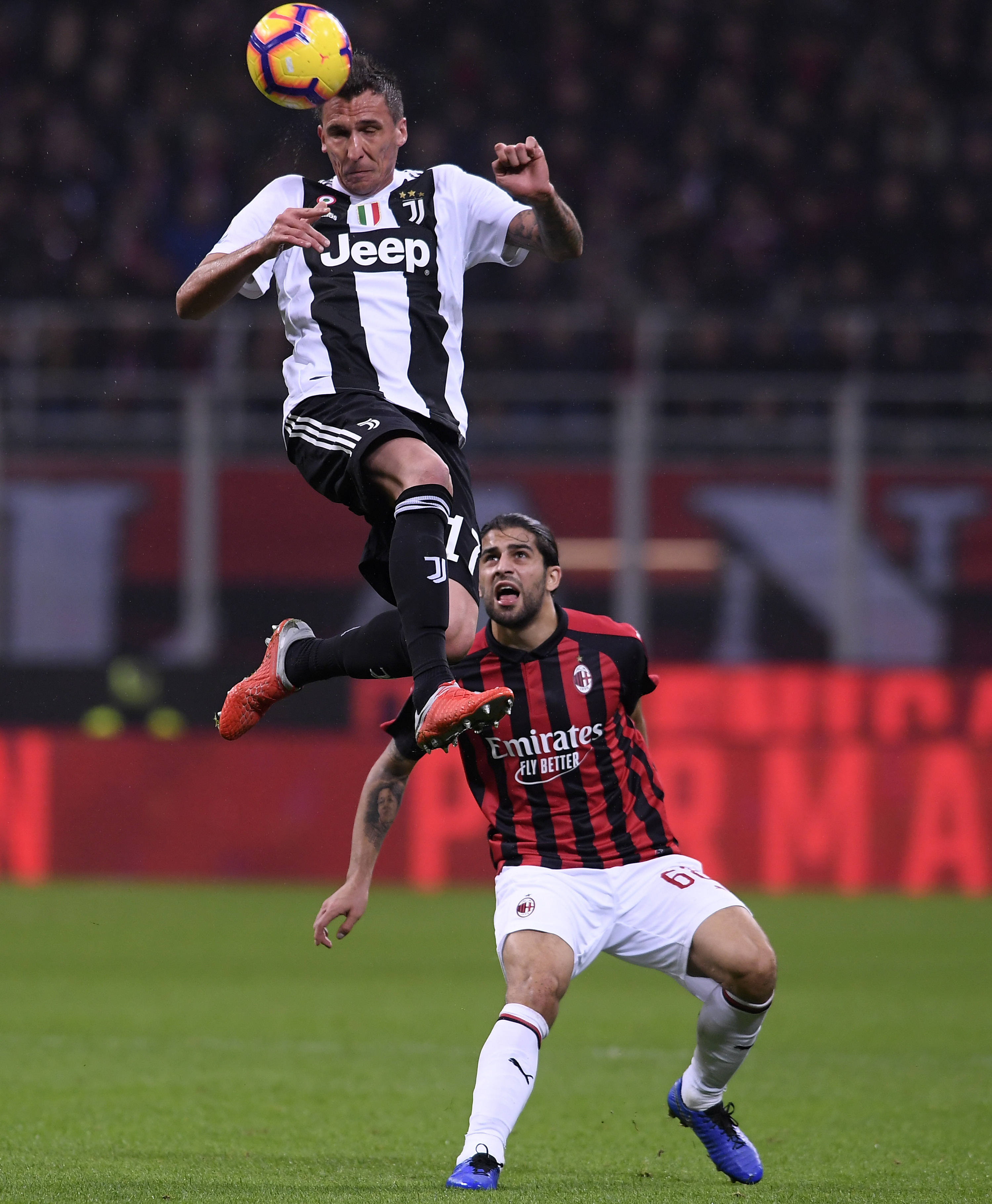 aoa体育-意甲赛场激情：AC米兰大胜对手