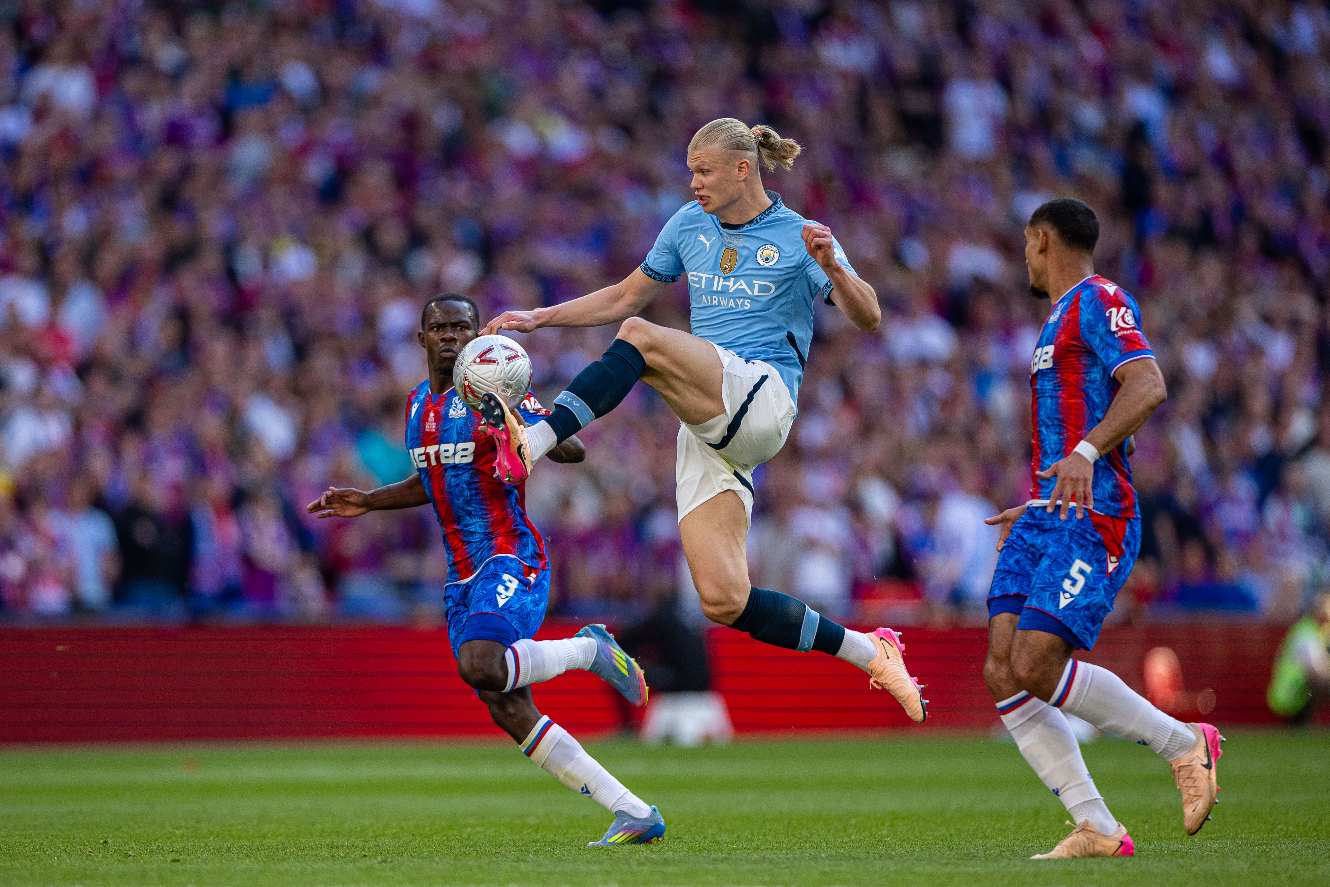 包含英格兰队实力碾压，以迅雷不及掩耳之势拿下比赛的词条