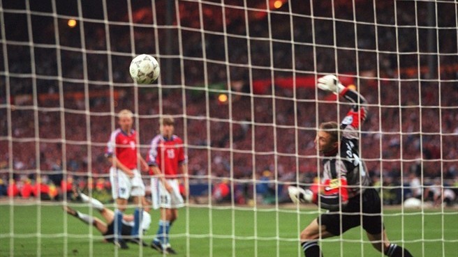 包含欧洲足球赛事高潮上扬,胜负之间几线交缠的词条 包含欧洲足球赛事高潮上扬,胜负之间几线交缠的词条