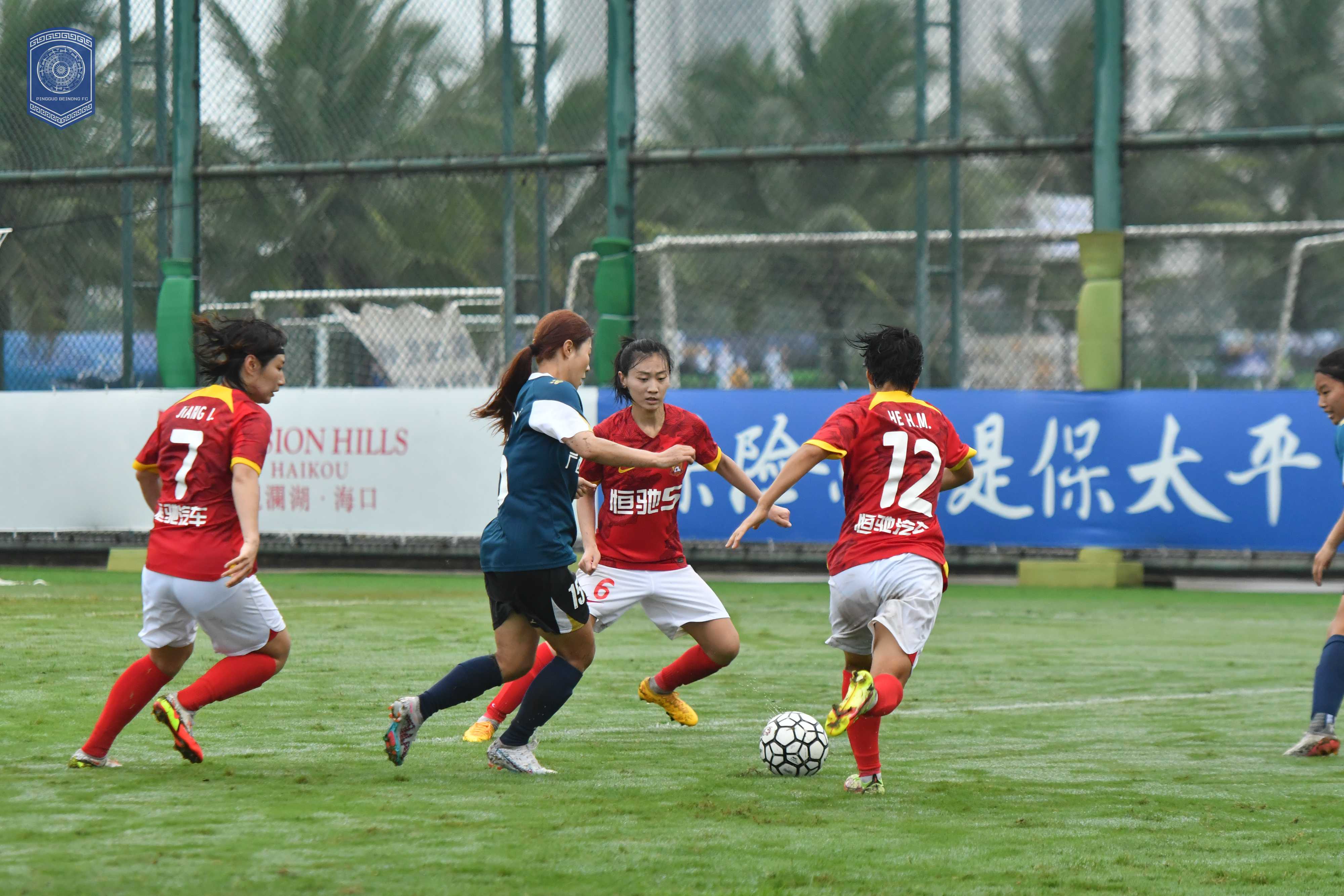 关于美洲女足职业联赛扩大规模，俱乐部竞争激烈的信息