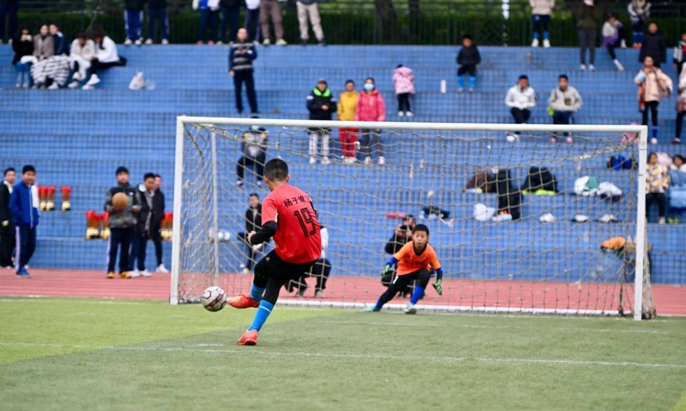 令人热泪盈眶的足球比赛感动人心