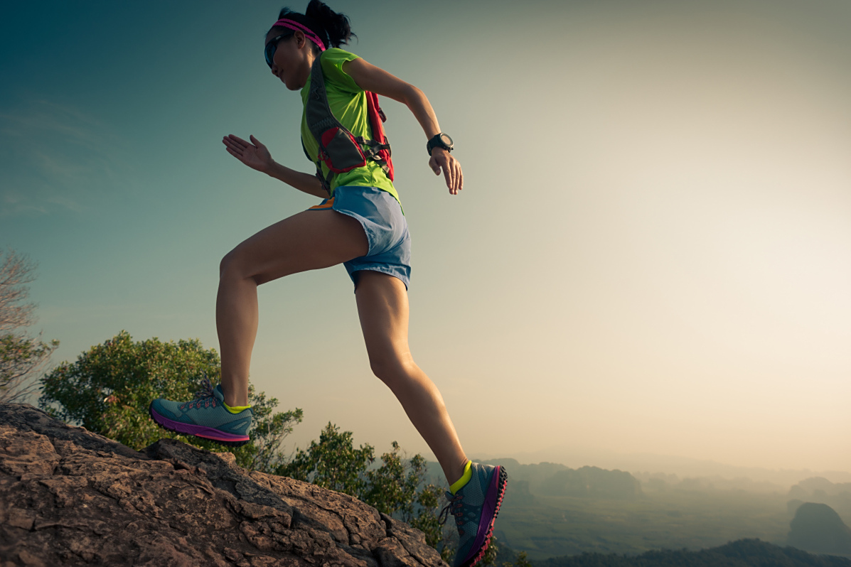运动员追逐梦想，努力向着目标前进