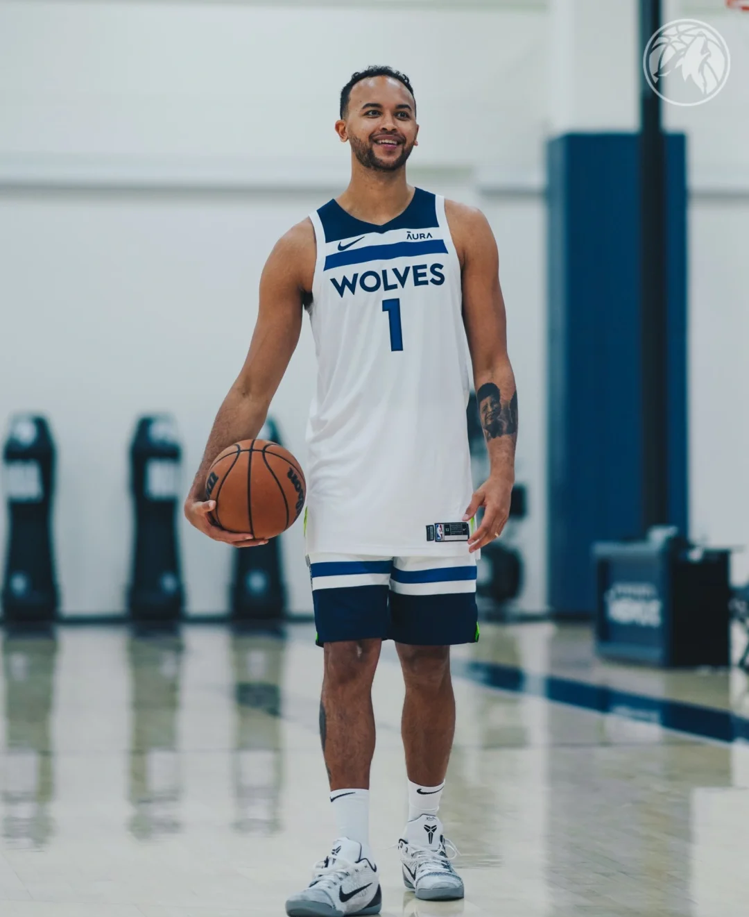 aoa体育教练-森林狼队后卫入选明星阵容，成为焦点