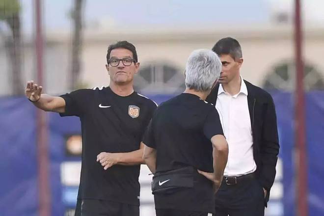 包含苏宁易购队球员集体训练备战接下来的比赛的词条