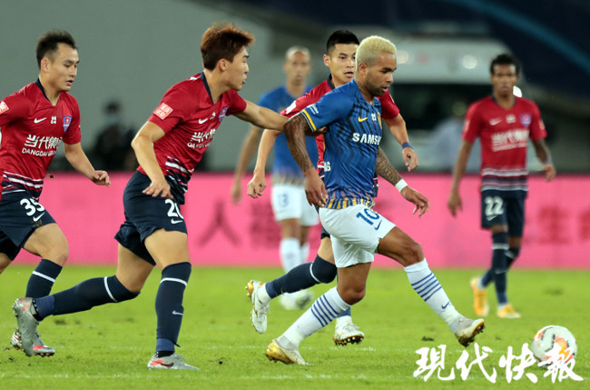 苏宁主场战平重庆，双方实力相当