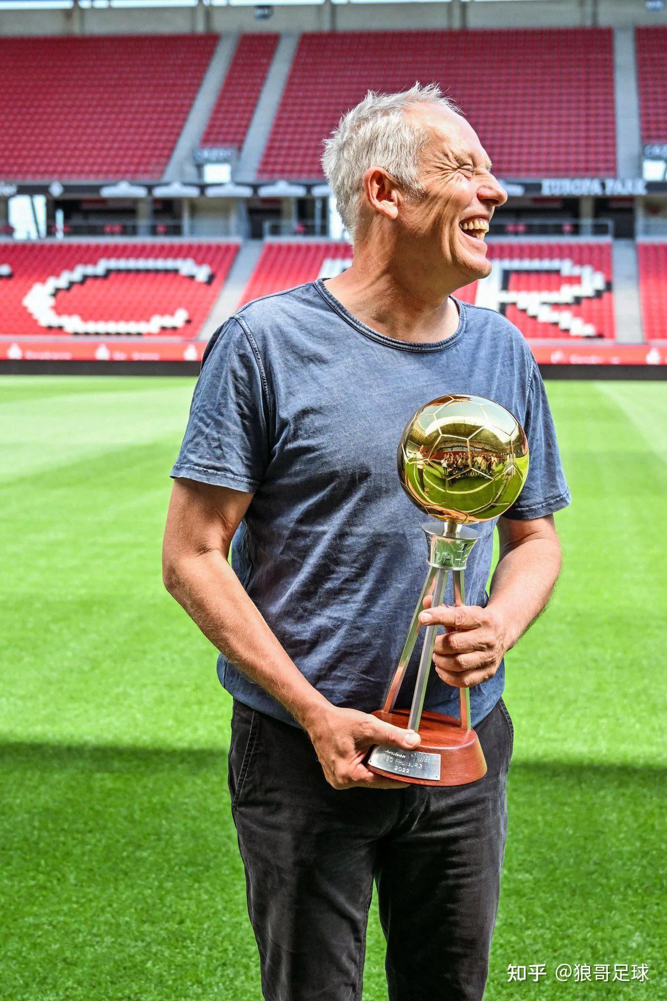 弗赖堡主场惊险逆转,球迷沸腾的简单介绍 弗赖堡主场惊险逆转,球迷沸腾的简单介绍