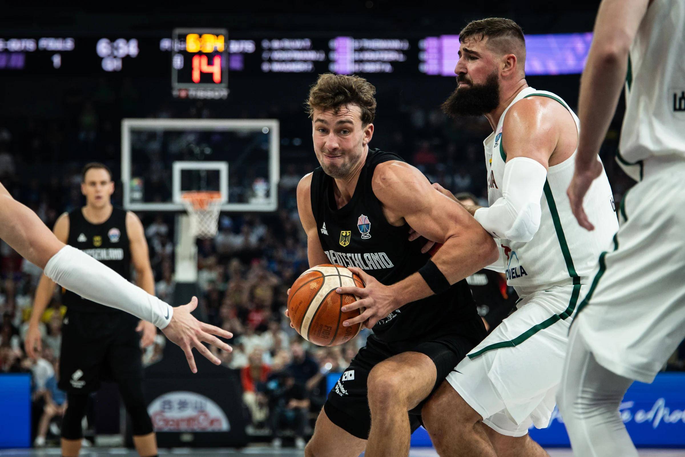 关于立陶宛球员跻身联赛得分榜前三的信息