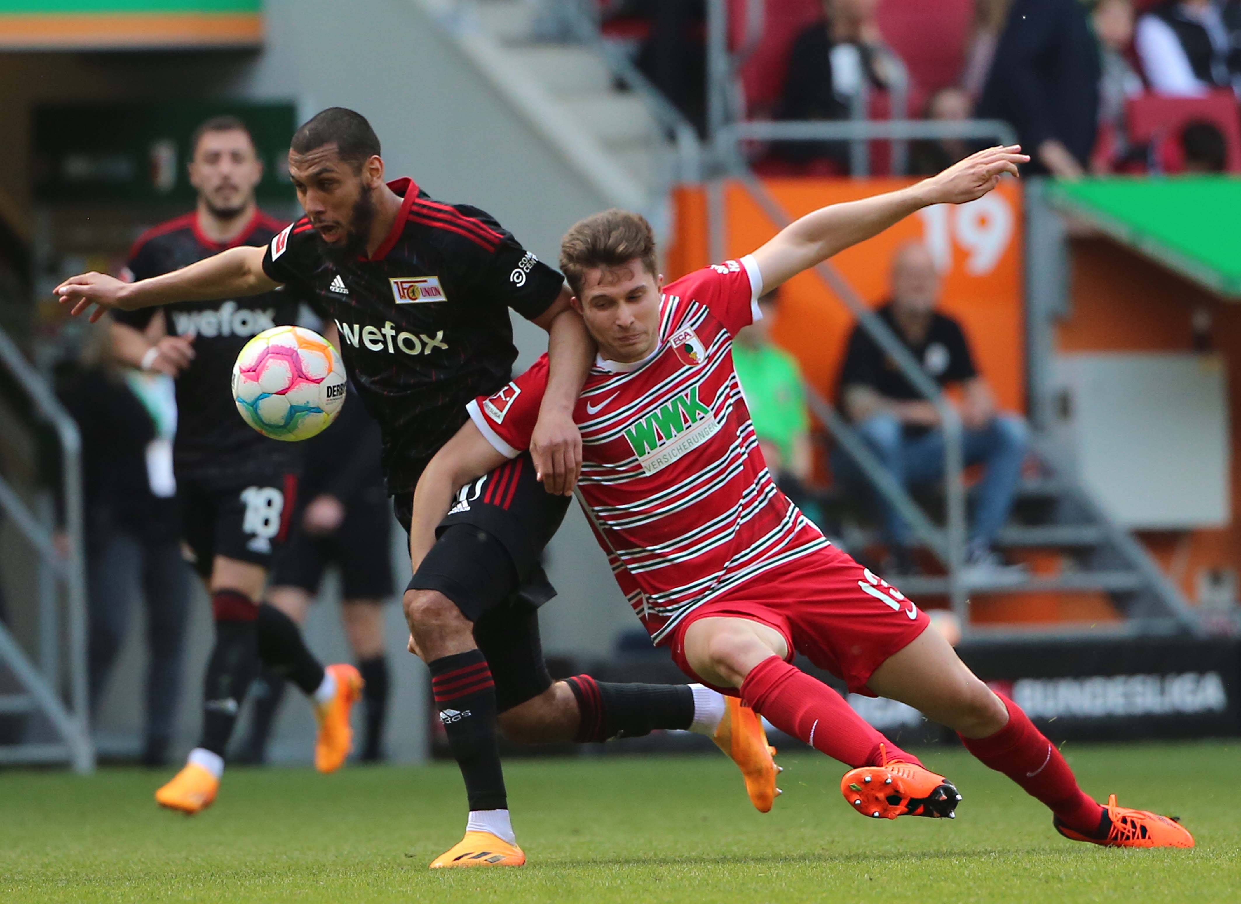 精彩足球赛事:双方球队全力对抗的简单介绍 精彩足球赛事:双方球队全力对抗的简单介绍