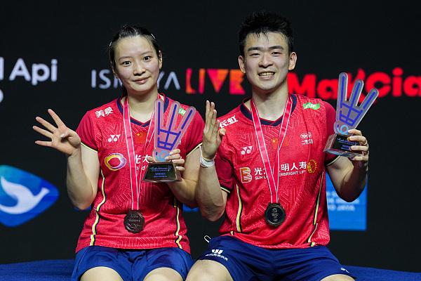 非洲代表团连夺两项羽毛球比赛奖牌