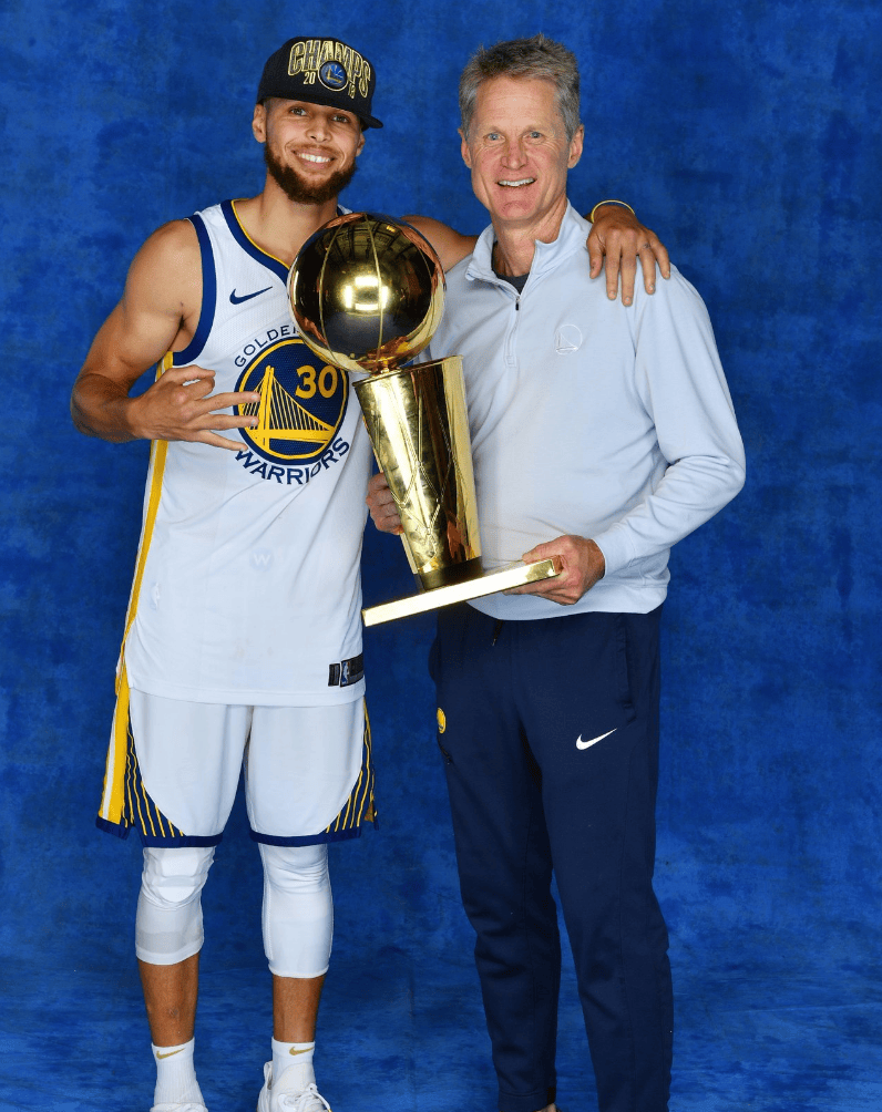 关于勇士遭遇四连败，库里盼伤愈尽快回归球场的信息