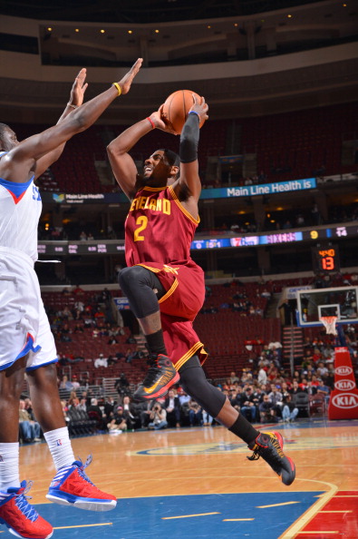 aoa体育官网-费城人中锋欧文波恢复性训练